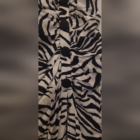 Zara midi skirt. - Picture 2 of 4